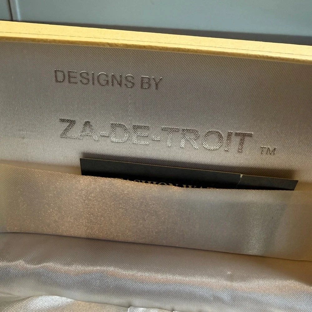 Za-De-Troit brand za